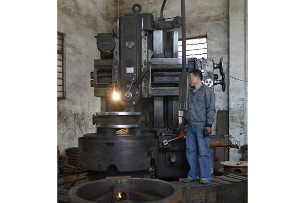 氣動對夾式襯膠蝶閥生產車間
