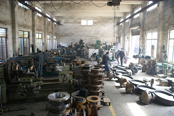 電動法蘭軟密封蝶閥生產車間